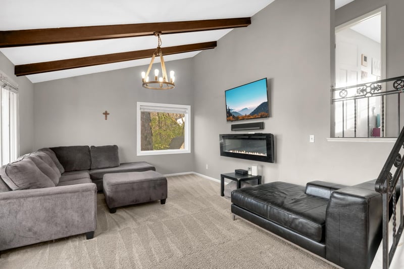 701 E 134th St, Burnsville, MN 55337