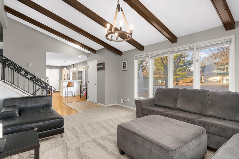 701 E 134th St, Burnsville, MN 55337