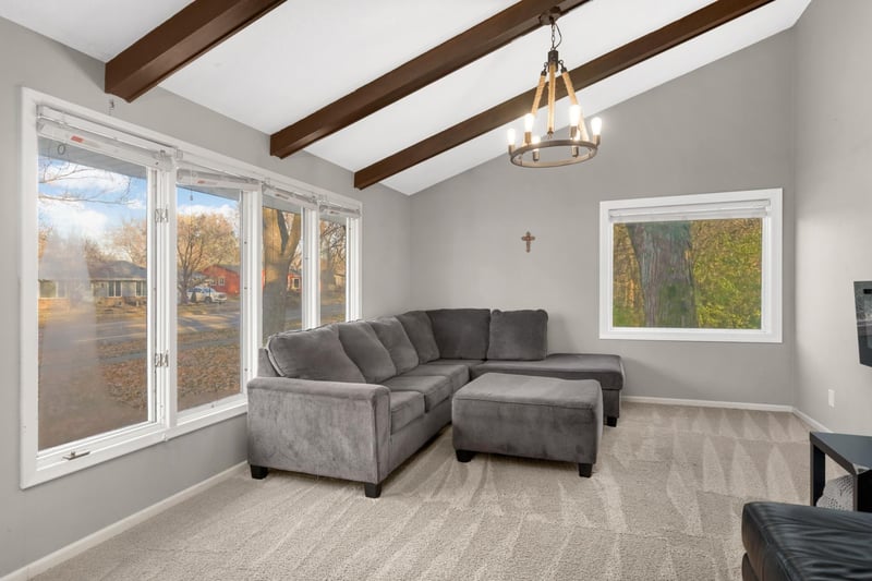701 E 134th St, Burnsville, MN 55337