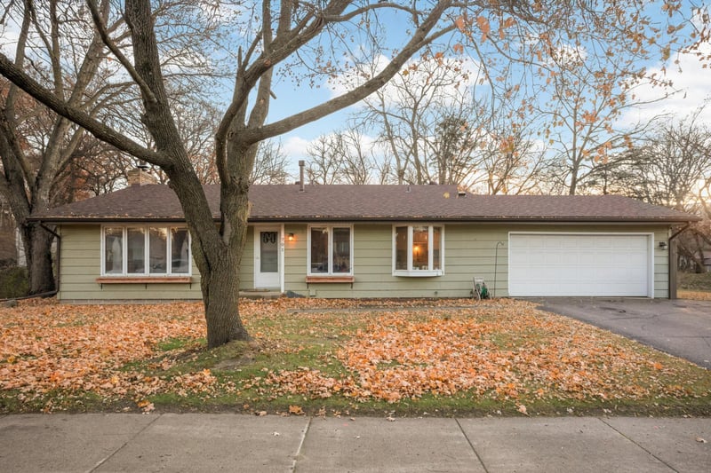 701 E 134th St, Burnsville, MN 55337