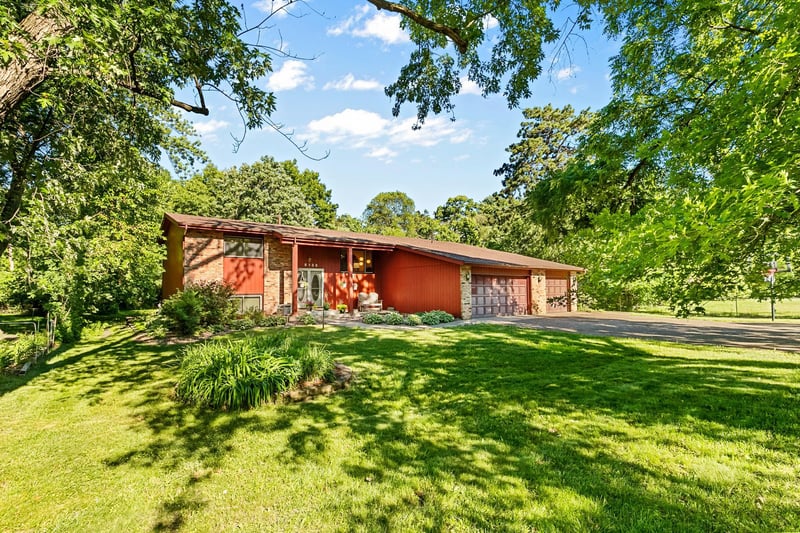8135 Long Lake Rd, Mounds View, MN 55112