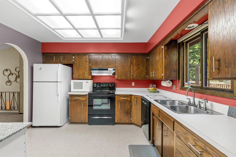 8135 Long Lake Rd, Mounds View, MN 55112