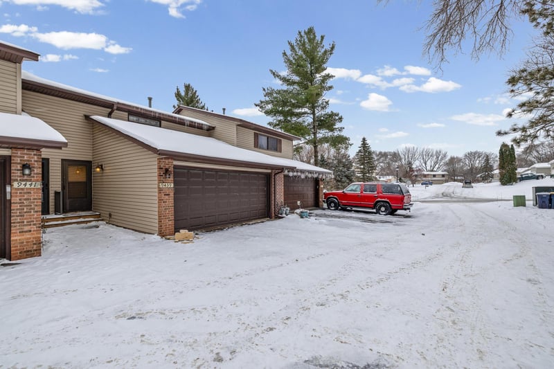 9439 176th St W, Lakeville, MN 55044