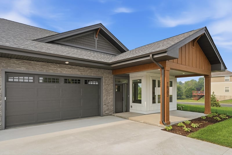 16303 Esprit Ct, Lakeville, MN 55044
