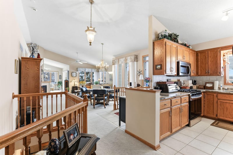8813 Stonebrooke Ct, Woodbury, MN 55125