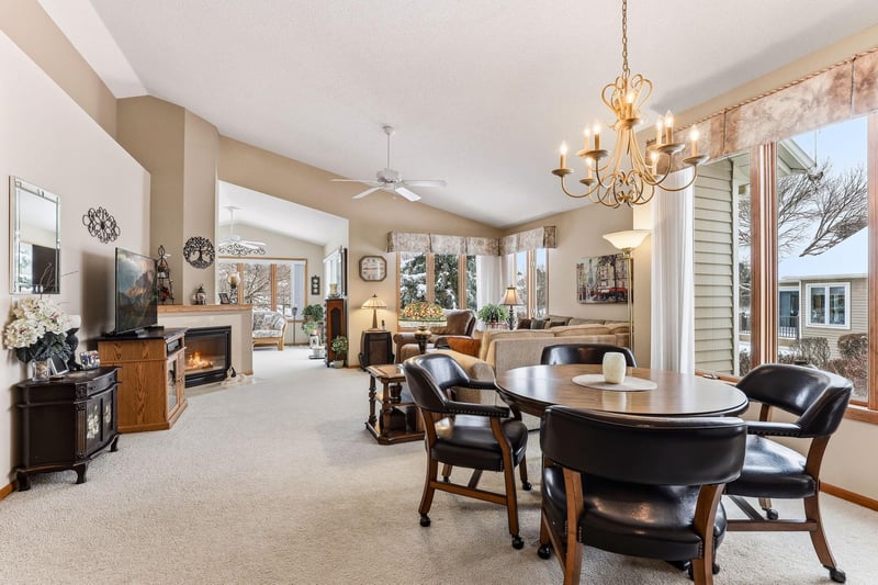 8813 Stonebrooke Ct, Woodbury, MN 55125