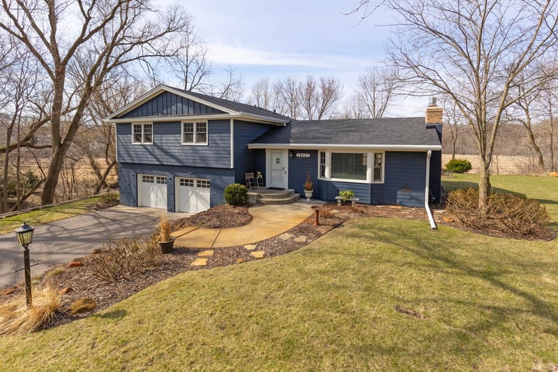 18427 Heathcote Ln, Wayzata, MN 55391