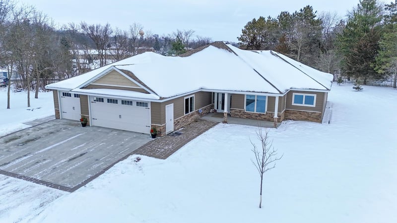 522 8th St SW, Pine Island, MN 55963