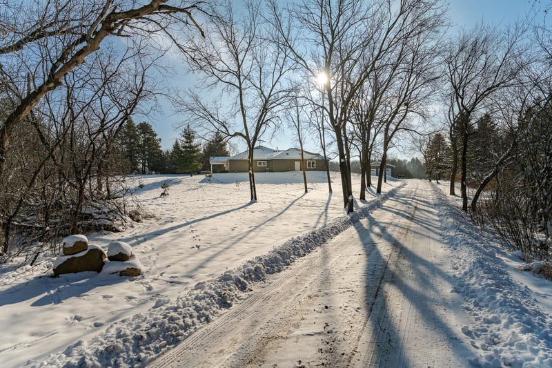 522 8th St SW, Pine Island, MN 55963