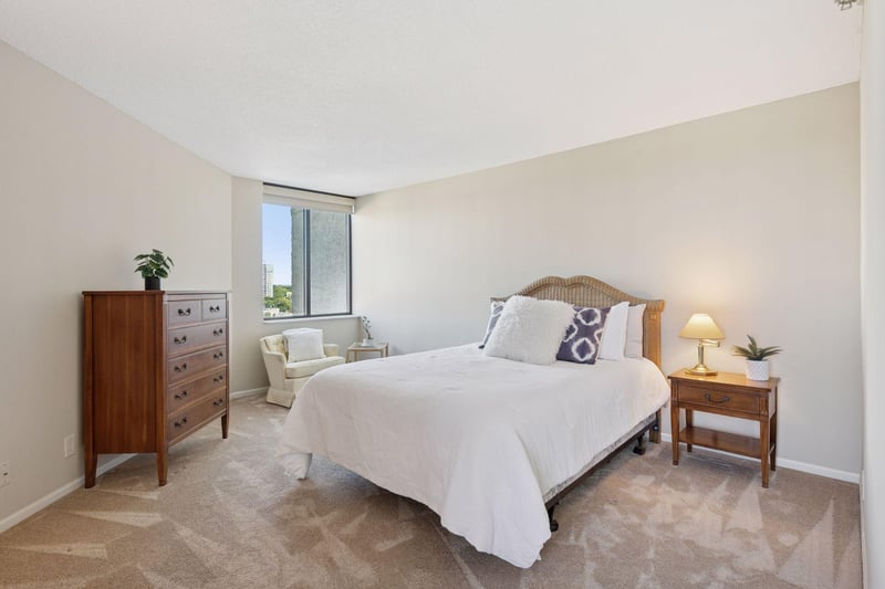 6566 France Ave S #901, Edina, MN 55435