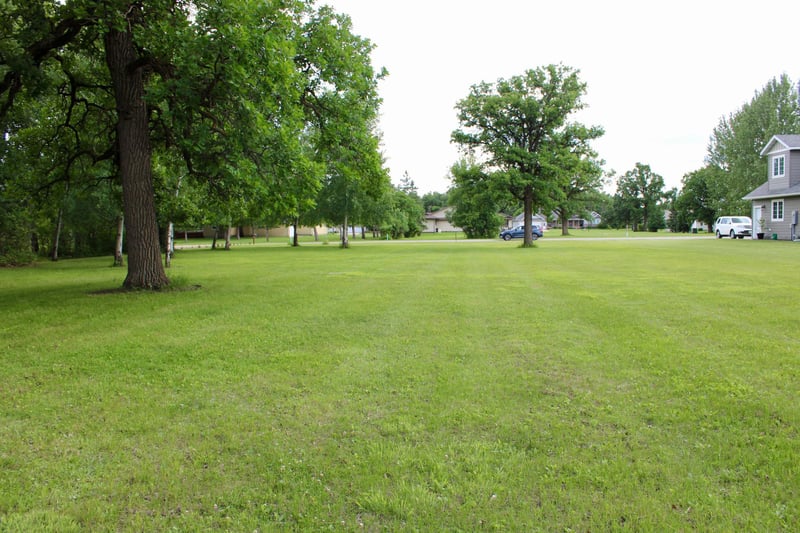 401 Robson Ct, Thief River Falls, MN 56701