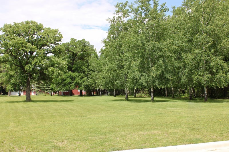 401 Robson Ct, Thief River Falls, MN 56701
