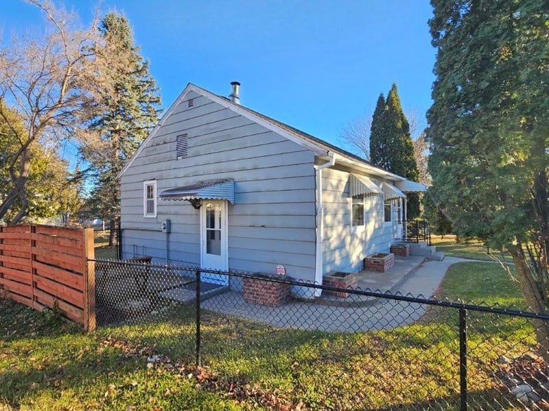 118 Getchell Ave NE, Bagley, MN 56621