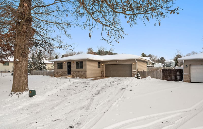1018 Mulberry St, Taylors Falls, MN 55084