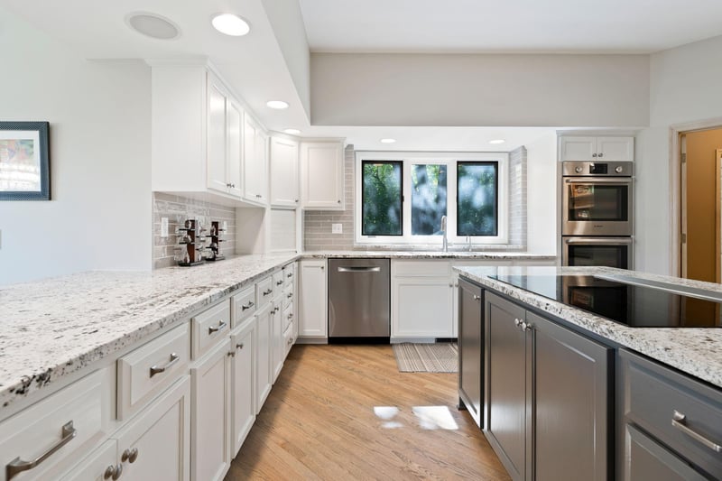 11808 Tapestry Ln, Hopkins, MN 55305