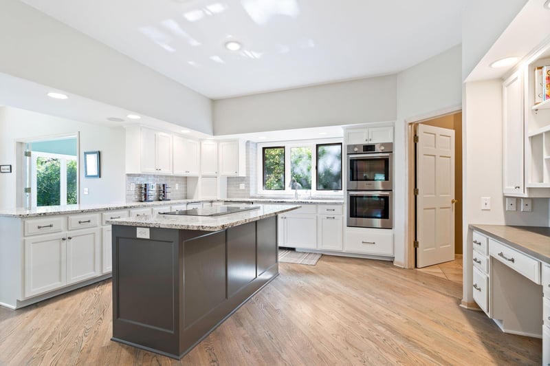 11808 Tapestry Ln, Hopkins, MN 55305