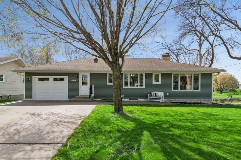 130 Faxon Rd S, Norwood Young America, MN 55368