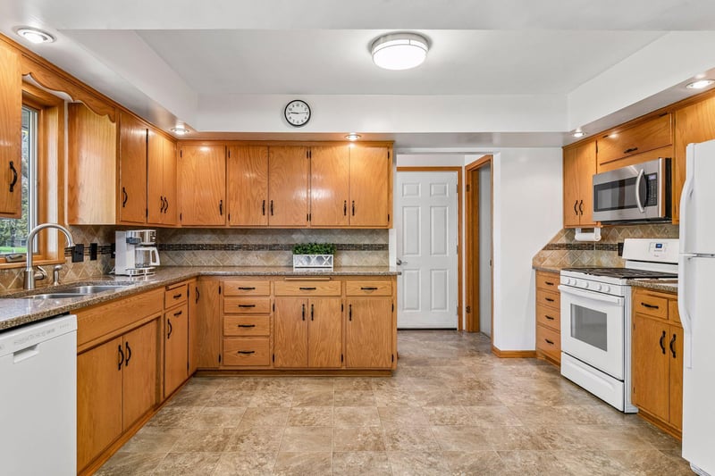 130 Faxon Rd S, Norwood Young America, MN 55368