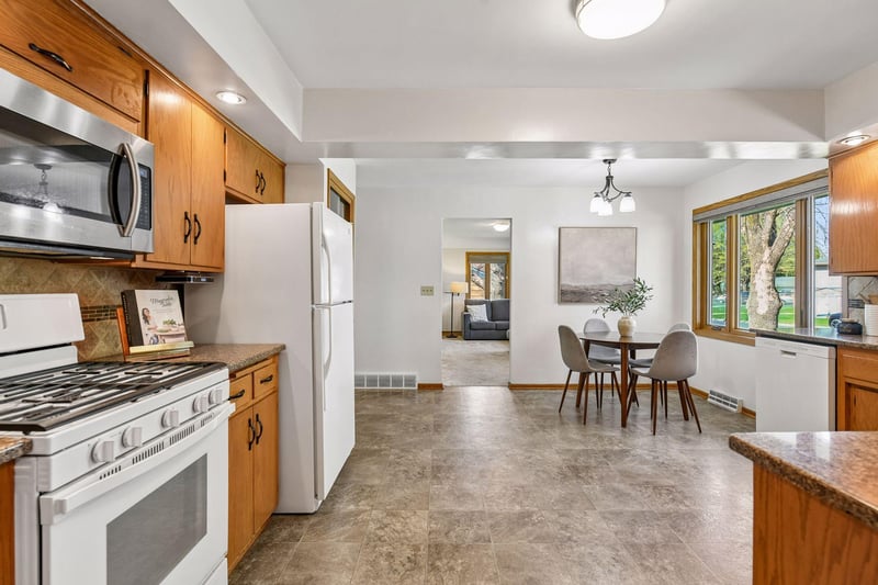 130 Faxon Rd S, Norwood Young America, MN 55368