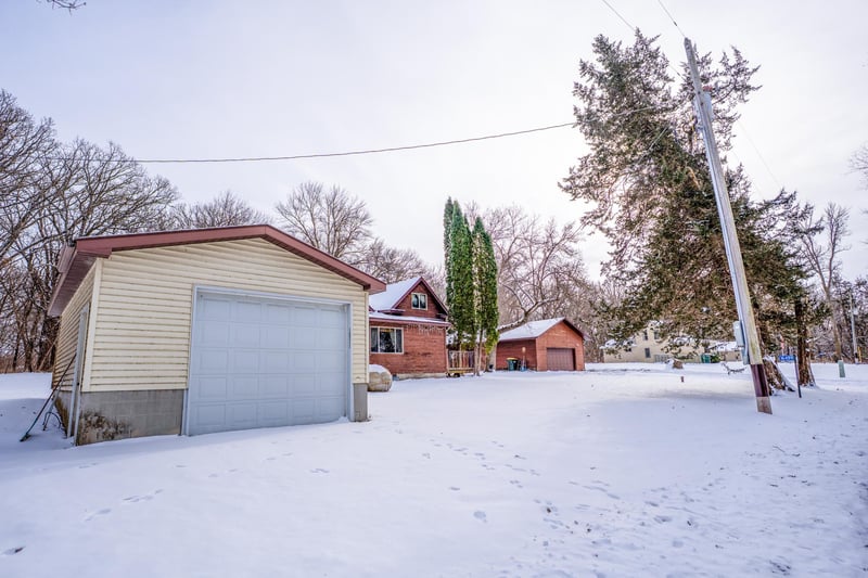 16489 68th St NW, New London, MN 56273
