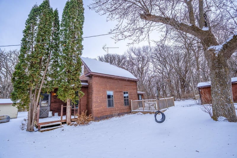 16489 68th St NW, New London, MN 56273