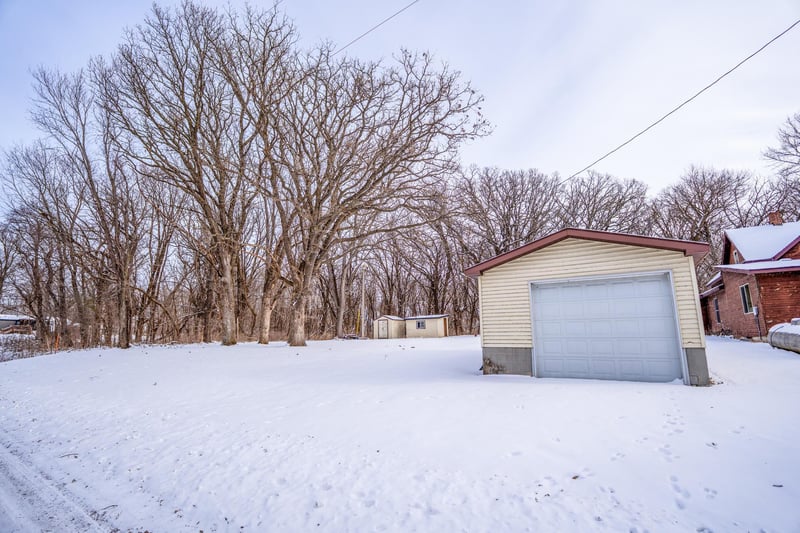 16489 68th St NW, New London, MN 56273
