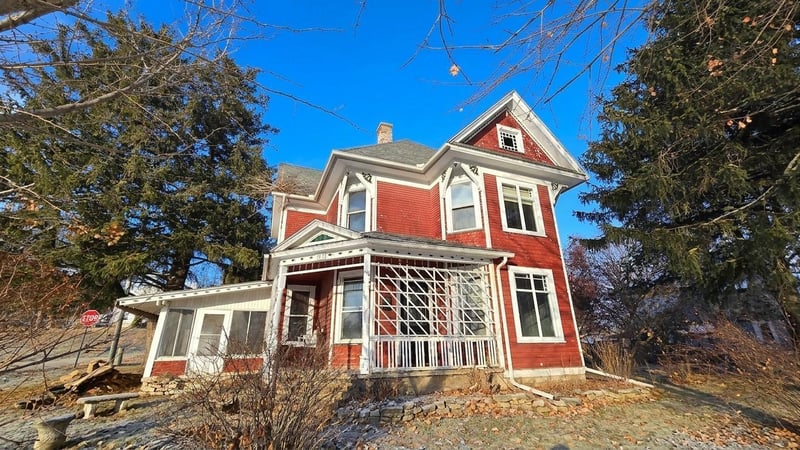 315 W Newburg Ave, Mabel, MN 55954