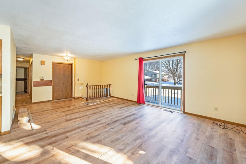 225 S 7th Ave E #E, Truman, MN 56088
