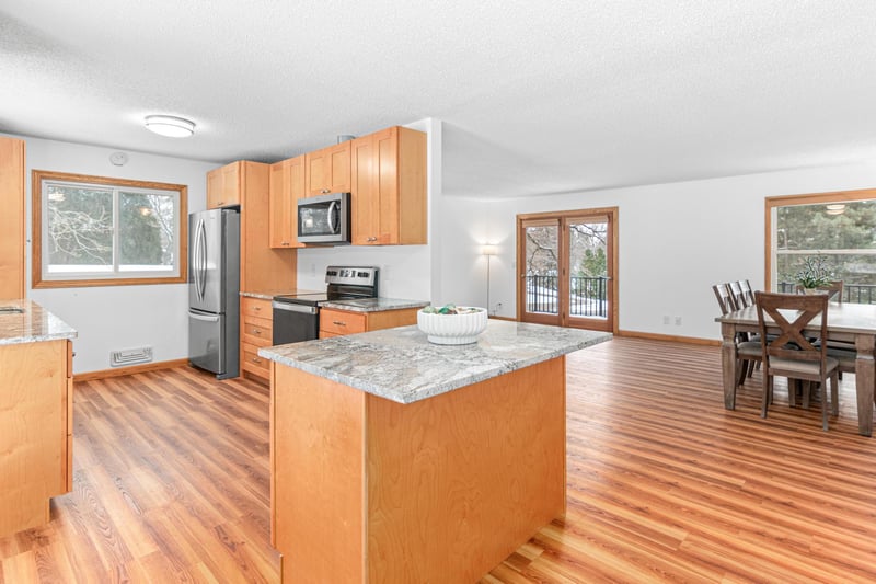 4728 W 70th St, Edina, MN 55435