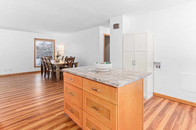 4728 W 70th St, Edina, MN 55435