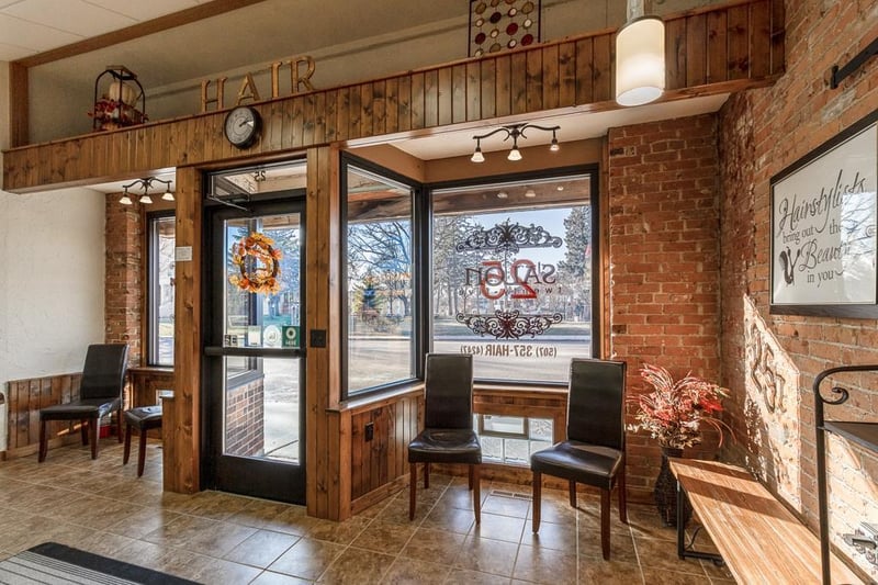 25 S Park Ave, Le Center, MN 56057