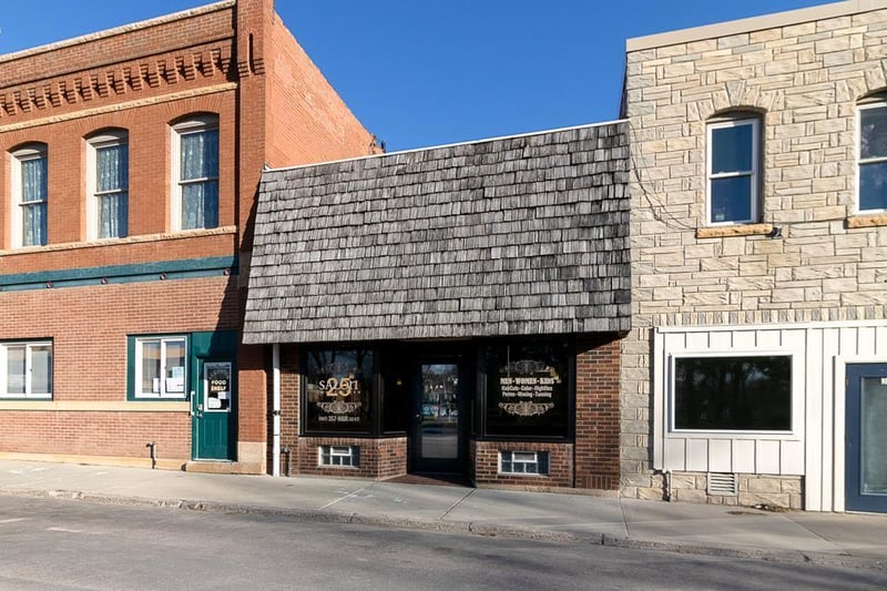 25 S Park Ave, Le Center, MN 56057