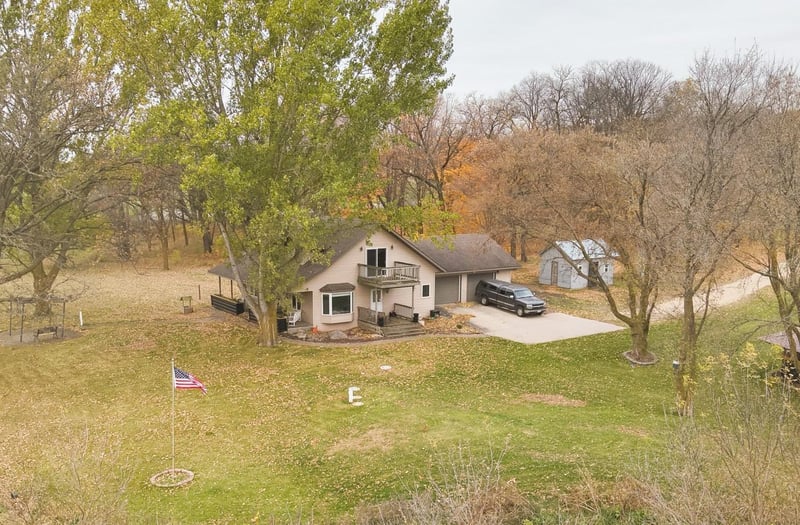 21286 345th St, Erhard, MN 56534