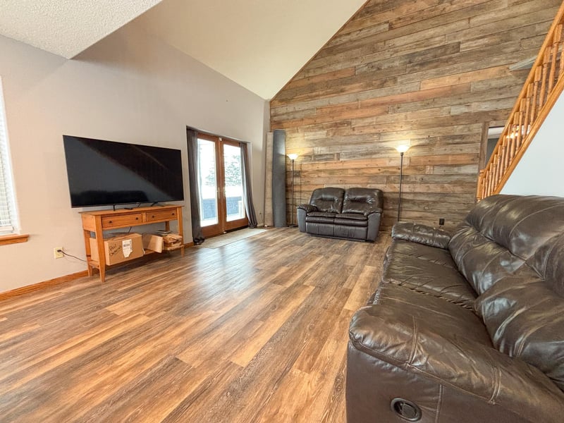 21286 345th St, Erhard, MN 56534