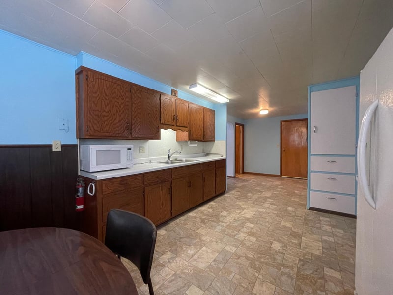 204 E Benton St, Le Roy, MN 55951