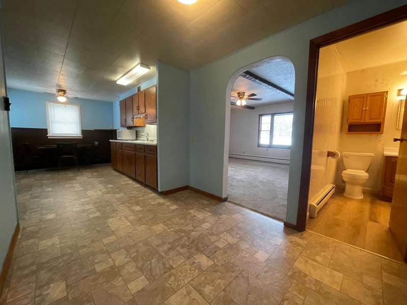 204 E Benton St, Le Roy, MN 55951