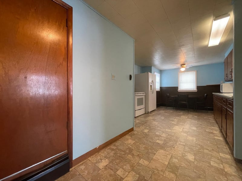 204 E Benton St, Le Roy, MN 55951