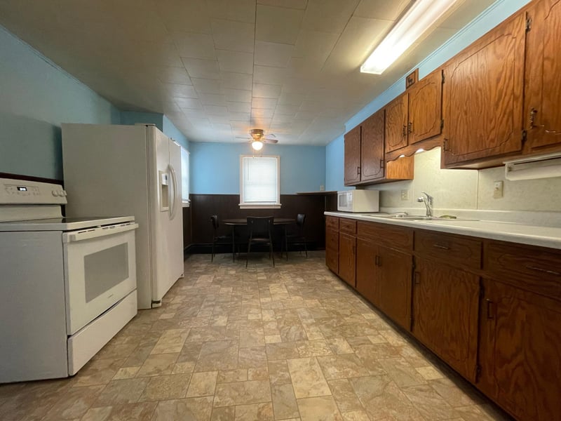 204 E Benton St, Le Roy, MN 55951