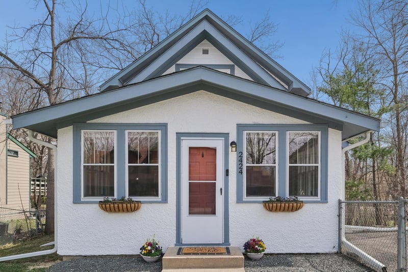 2424 Black Lake Rd, Spring Park, MN 55384