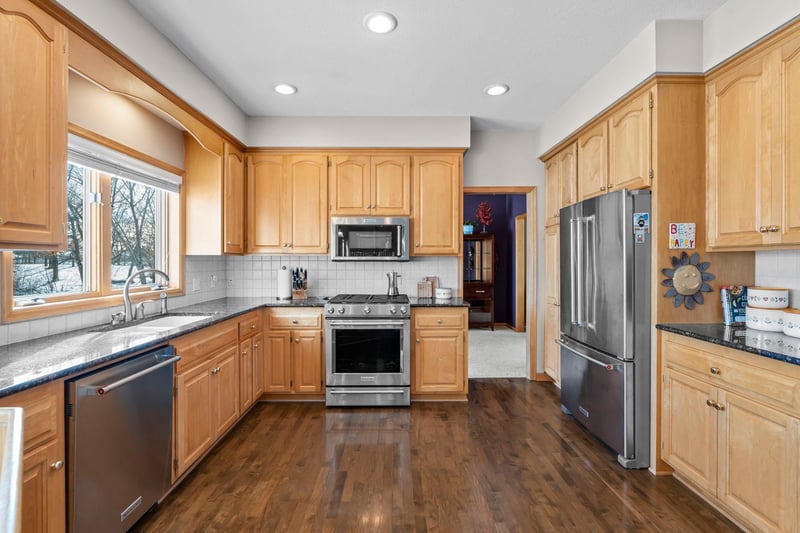 447 Theis Dr, Shakopee, MN 55379