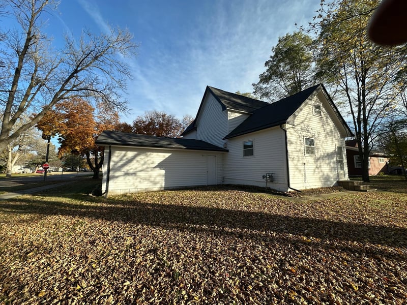 106 N Park St, Hendricks, MN 56136