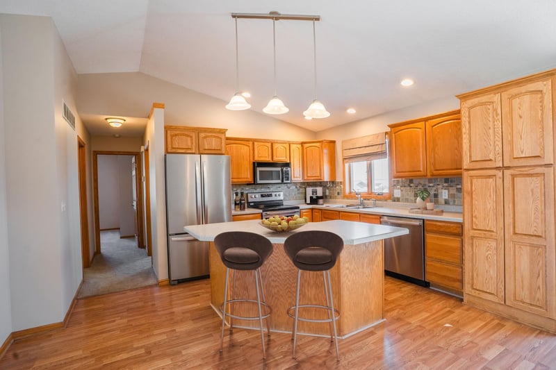615 5th St Ne, Plainview, MN 55964