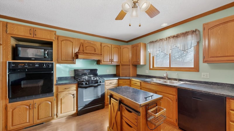 407 Johnson Dr, Lanesboro, MN 55949