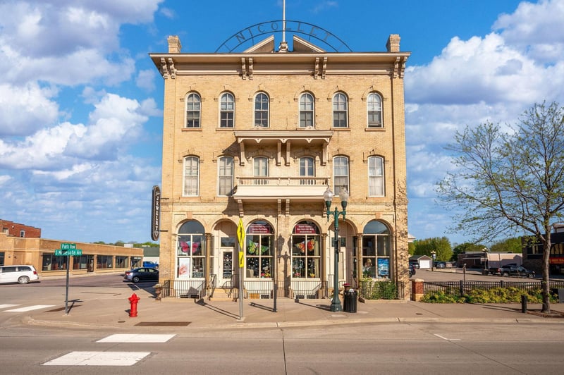 122 S Minnesota Ave, Saint Peter, MN 56082