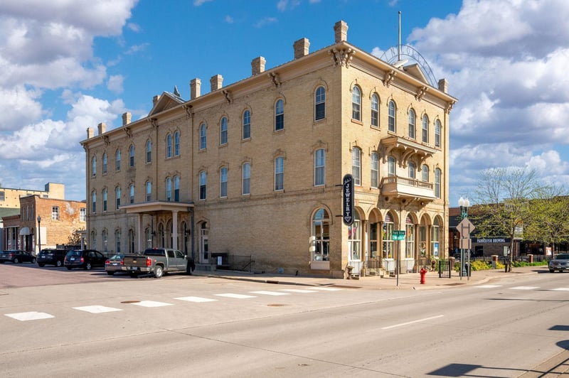 122 S Minnesota Ave, Saint Peter, MN 56082
