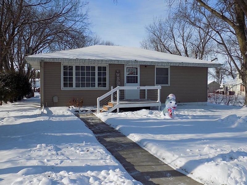 631 10th St, Lafayette, MN 56054