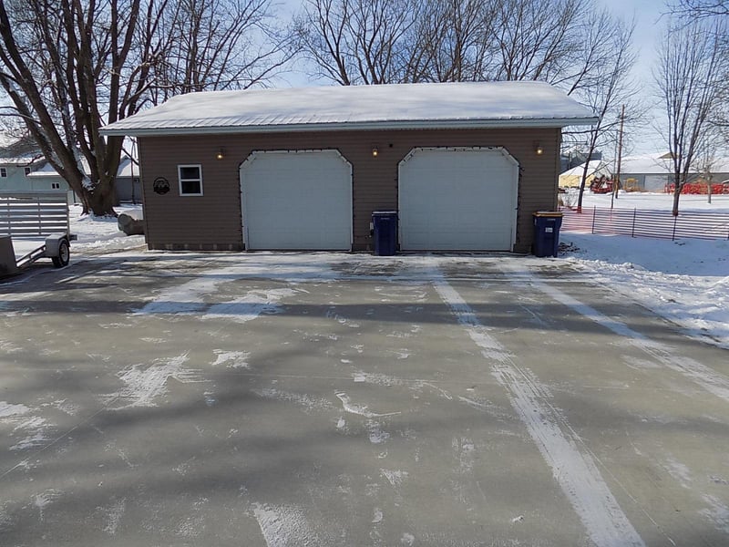 631 10th St, Lafayette, MN 56054