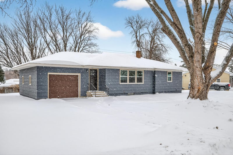 138 South St E, Norwood Young America, MN 55368