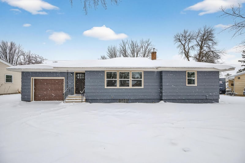 138 South St E, Norwood Young America, MN 55368
