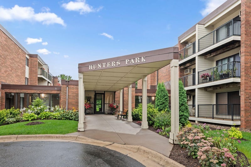 4 Pine Tree Dr #223, Arden Hills, MN 55112